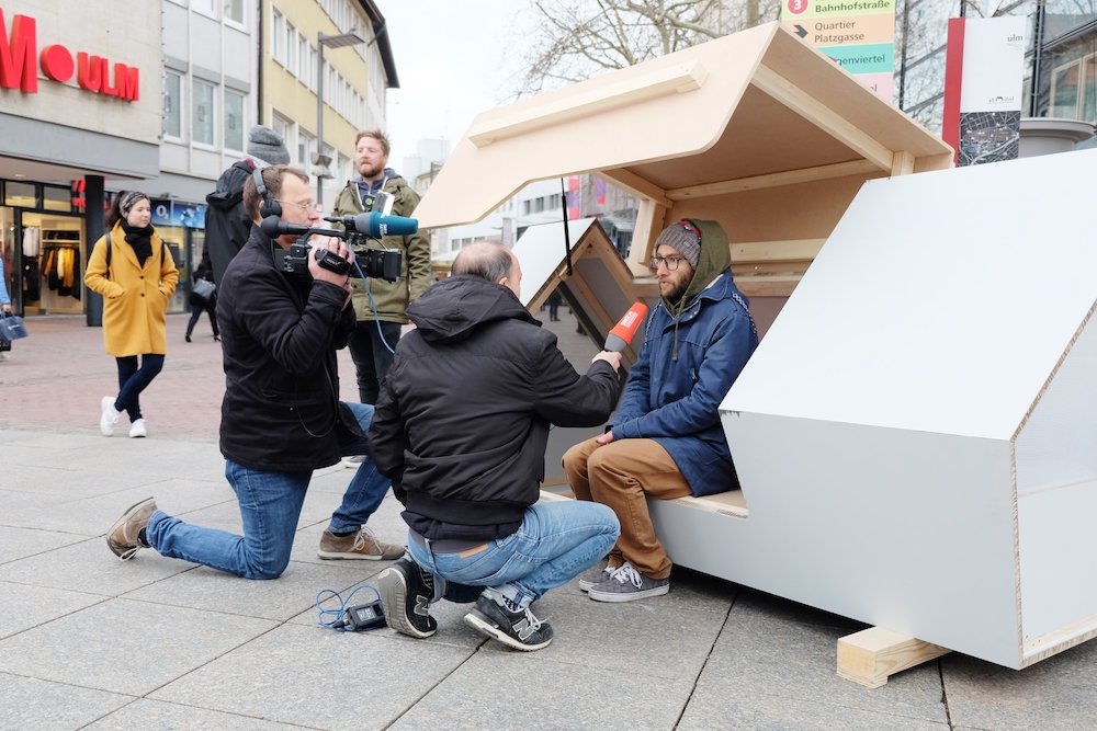 寒流急凍！　德國研發「睡眠膠囊」設置街頭　住進去「舒適恆溫」助街友過冬：還有Wi-Fi！