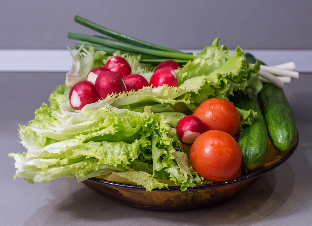 吃蔬果也要小心！　植物根部「吸收塑膠微粒」吃下肚　學術期刊：蘋果、紅蘿蔔中含量最多！