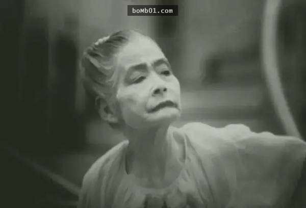 日本這位「83歲的妓女」化著妖異妝容在街頭賣淫60年，但她背後的理由卻讓所有人都收不回自己的眼淚…
