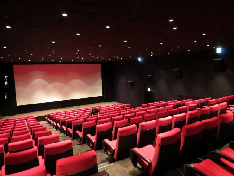 大家都好奇「為什麼電影院的椅子和布幕都是紅色」，專家揭秘的背後科學秘密讓大家都長知識了！