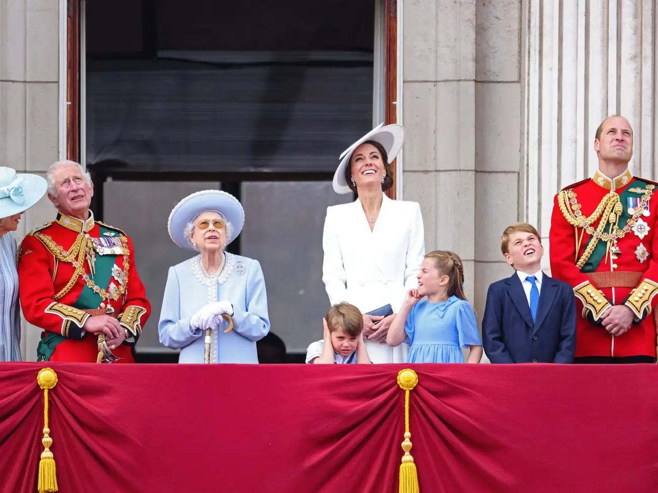 英國女皇登基70週年！4歲路易小王子「全程太真實」　網笑：跟親戚聚會的你