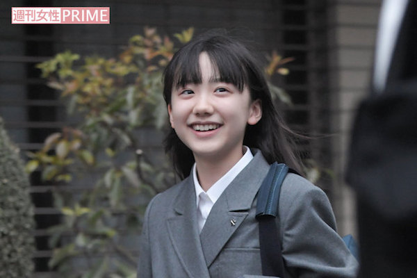 日本天才童星「蘆田愛菜」神隱半年後考上菁英中學部，她的「甜美入學照」曝光後網友都戀愛了！
