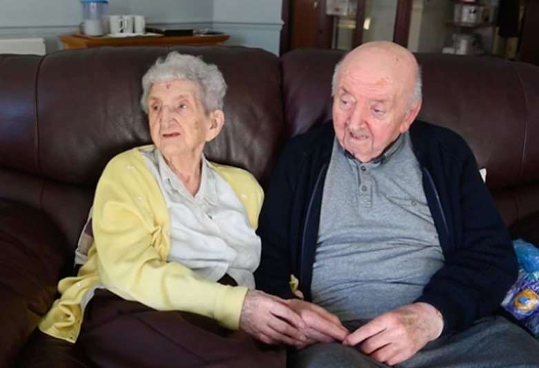 80歲兒子住進安養院　98歲媽媽接著「為了照顧他」也自願入住了