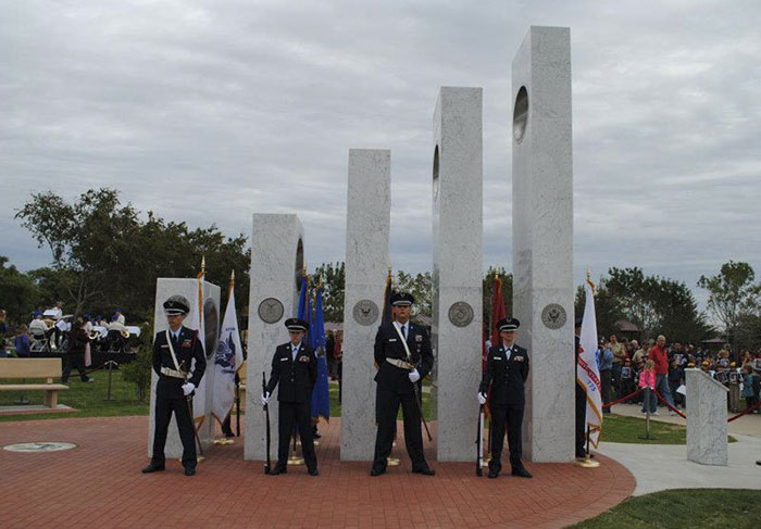 不要以為這5個紀念碑很普通，每年「11月11日上午11點11分」發生的事至今很多人要去親眼看一次！