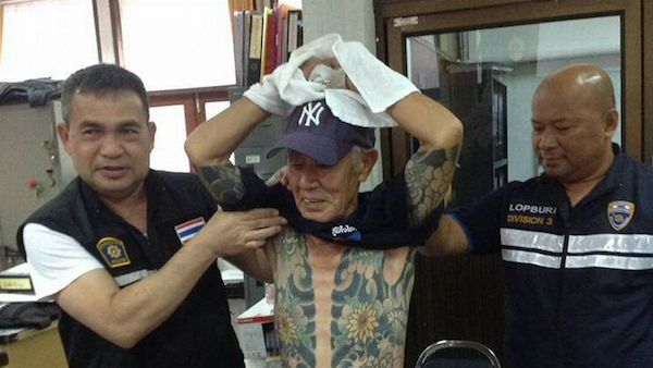刺青太酷被偷拍！　日警挖出「躲14年的黑道老大」　已經在泰國娶妻過上退休生活