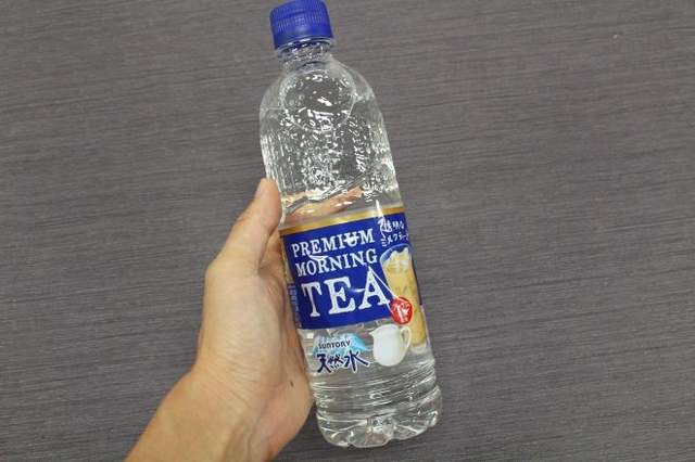 是真的！日本廠商把咖啡色奶茶「變透明」，強調不是風味水喝下去才知道有多厲害！