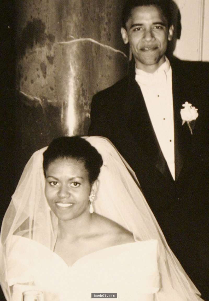 25張證明歐巴馬跟蜜雪兒「結婚25年來仍然是最閃夫妻」的甜蜜時刻照。
