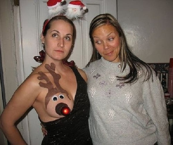 今年聖誕節的流行就是要穿上「馴鹿露奶衣」，潮到能瞬間Hold住全場直盯著你看！