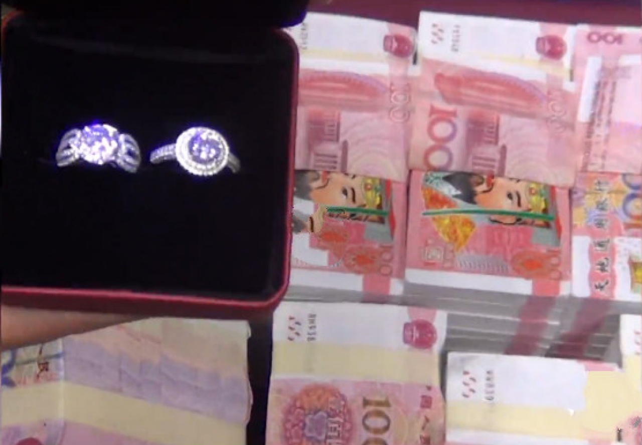 大陸男偽裝「香港富豪」對6女子騙財騙色，警方起底他百萬現金是冥紙、裸鑽全是玻璃…