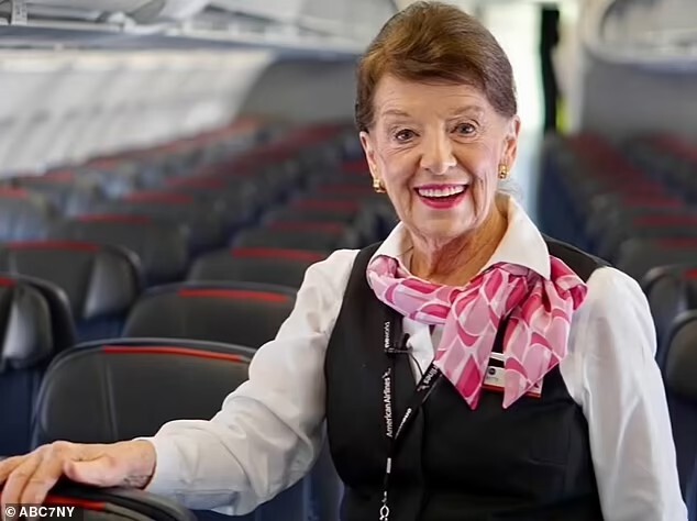 全球之最！美86歲空姐「服務滿65年」不退休　最初機票還是手寫的
