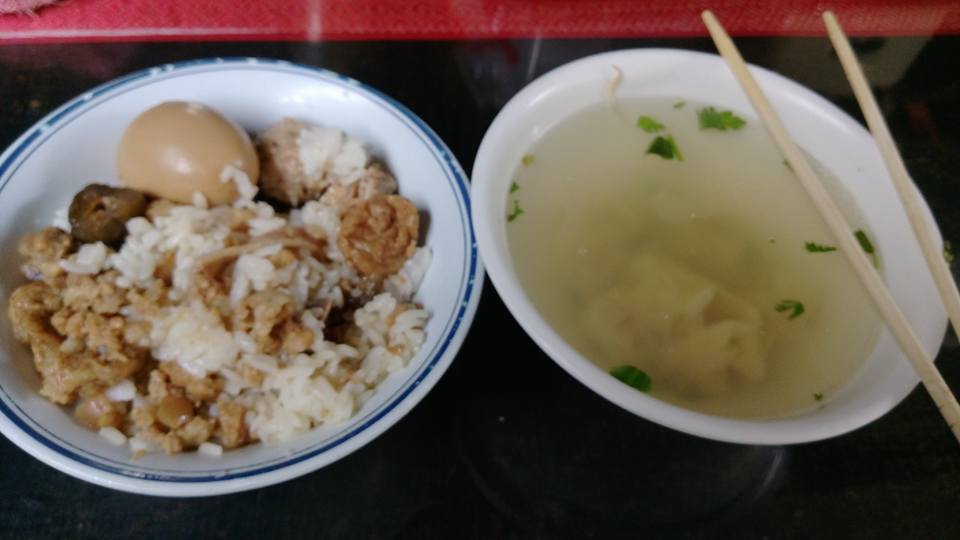 愛心婆婆賣的食物「吃一餐只要三個銅板硬幣」，網友保證全台灣只有「這裡」才會有！