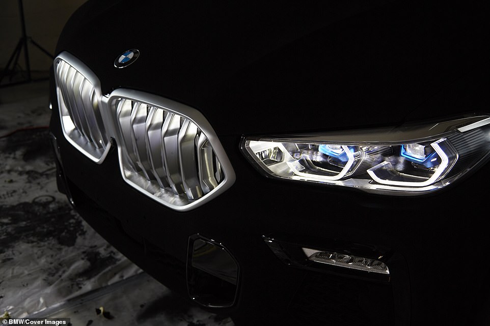 史上最黑的車！BMW X6 消光黑現身　99%可見光都被吸收