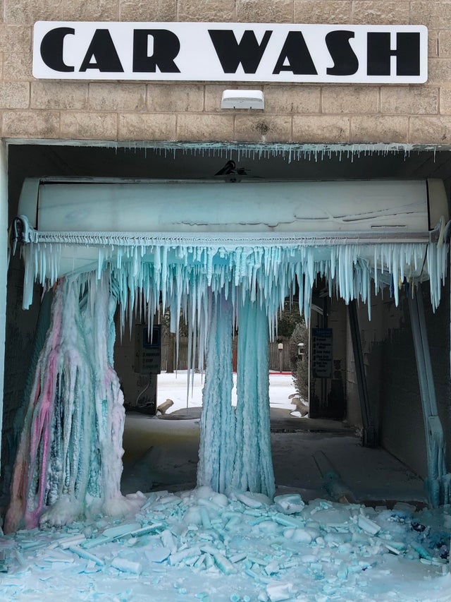德州變成大冰櫃！　30張照片帶你看「冰河級寒流」：魚缸凍成冰磚