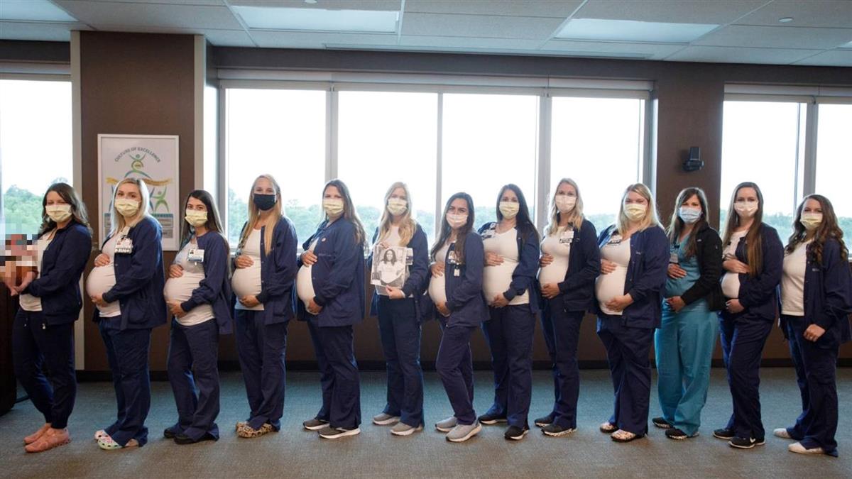 也太巧！婦產科「14名護士」突同時懷孕　集體挺肚合照超震撼
