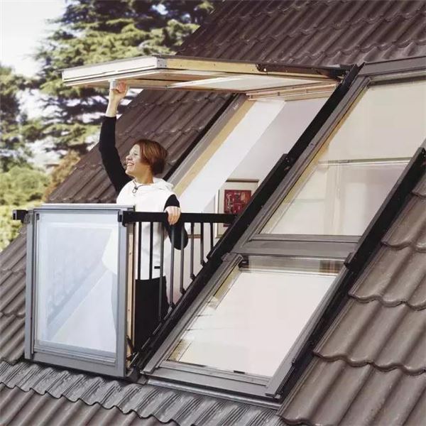 小坪數房子必備！這款窗戶讓大家可以「一秒變出陽台」，你只需要做打開窗的動作而已！
