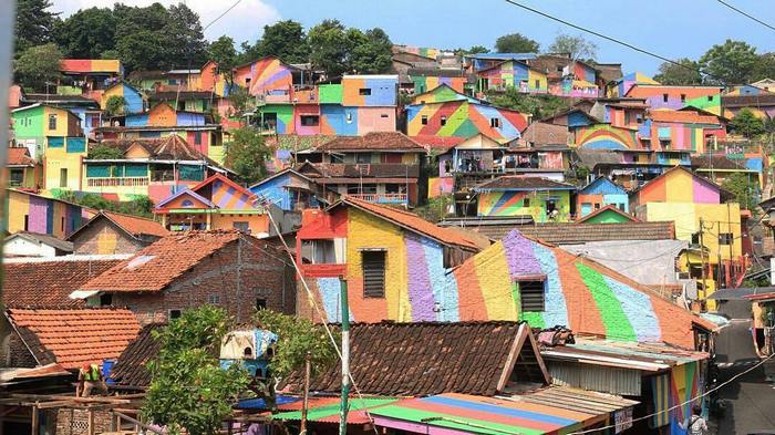 這個政府花66萬把貧民村莊的房子「全部漆成五顏六色」，完成後的效果完美到觀光客暴增！