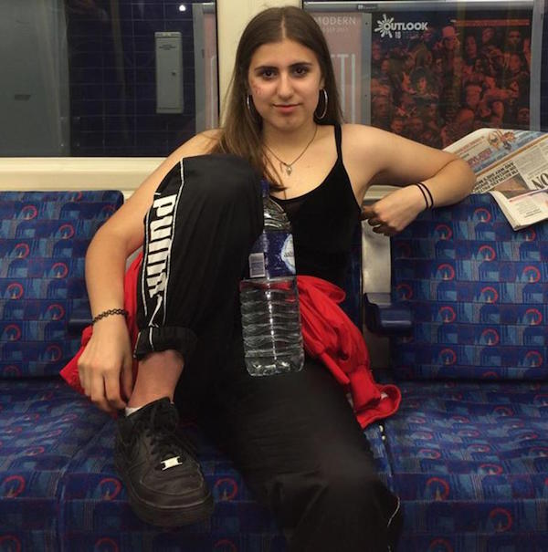 16歲女高中生在倫敦大火後「帶著筆記逃亡」，數小時後她「穿睡衣現身學校考試」連校方都傻眼！
