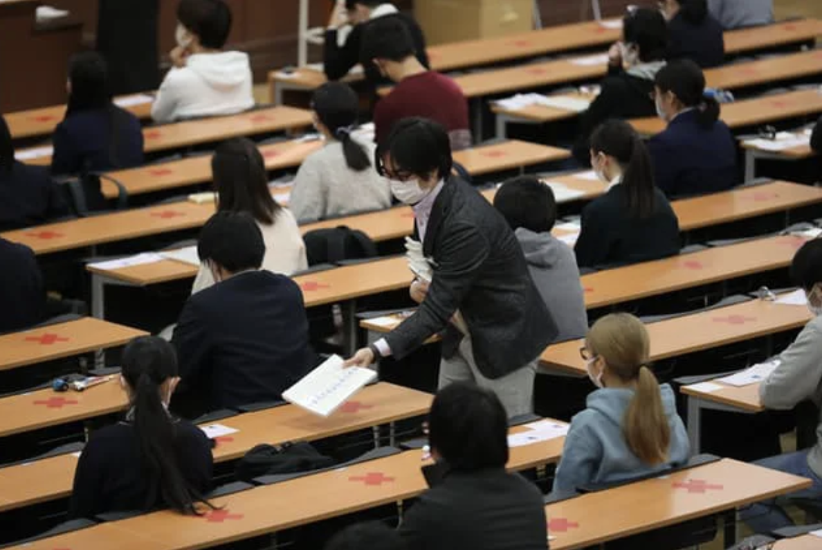 勸6次不聽！日本考生考場「不戴好口罩」　直接被取消「考大學資格」