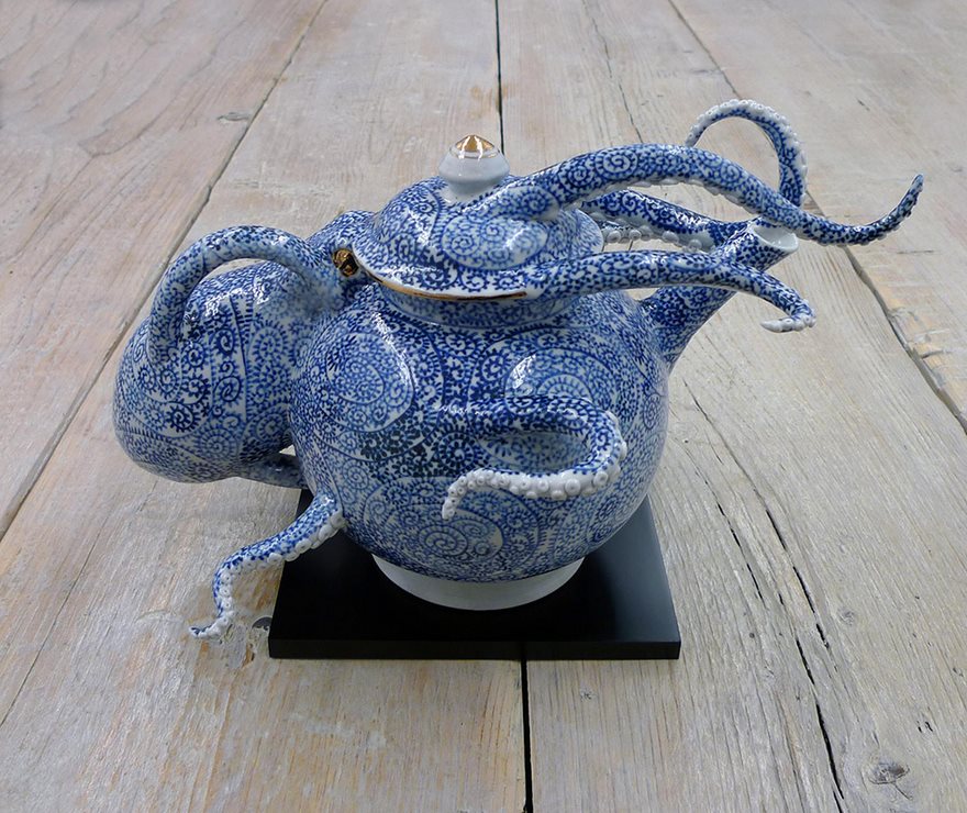 日本藝術家突破想像力創造出「章魚陶藝品」　衝擊視覺的作品讓大家都看到入神