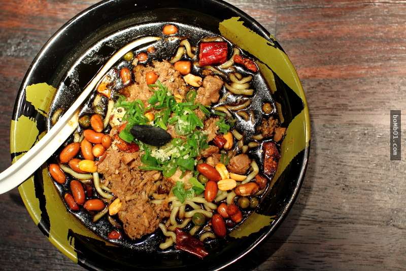 拉麵狂熱網友分析「哪間才是台灣最好吃的拉麵店」，大家看到一半就覺得自己要去嗑一碗拉麵了…