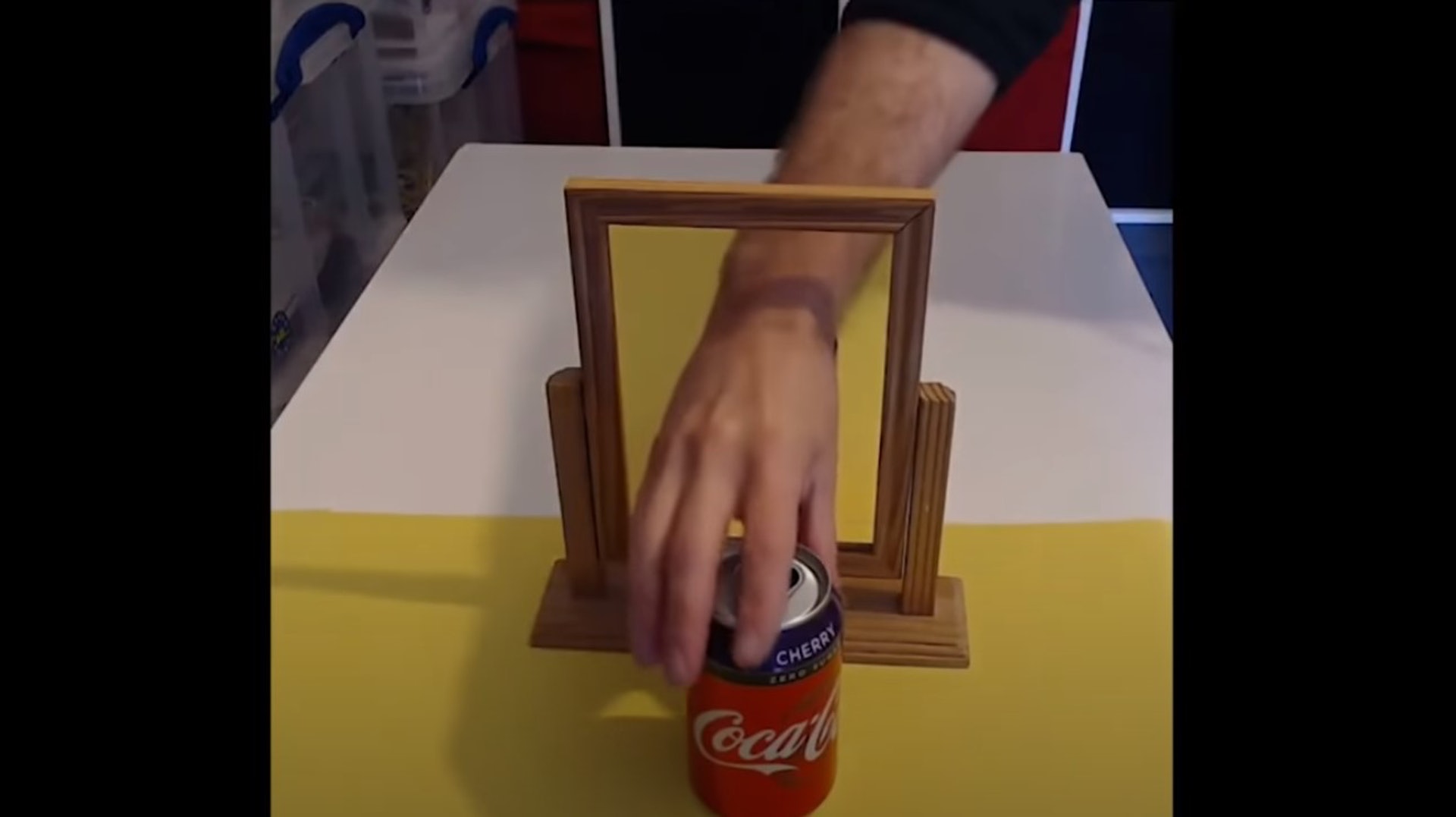 知道是假的也會被騙！　2020最強「錯視影像」出爐：鏡子裡的可樂可以動？
