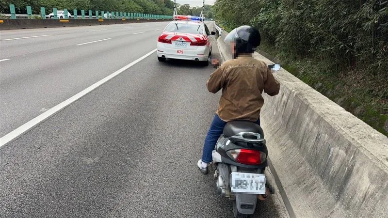 北埔阿嬤誤闖國道！遭警攔下飆淚　憶已故老伴：以前都是他載我