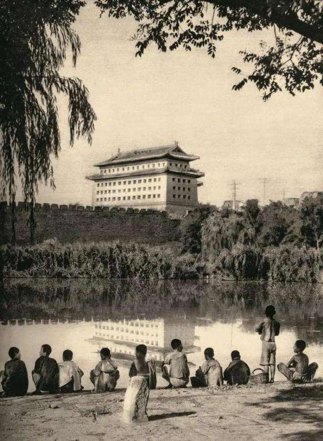 96年前捕獲的野生清朝太監！　老外雙胞胎拍下的「老北京」照片超珍貴