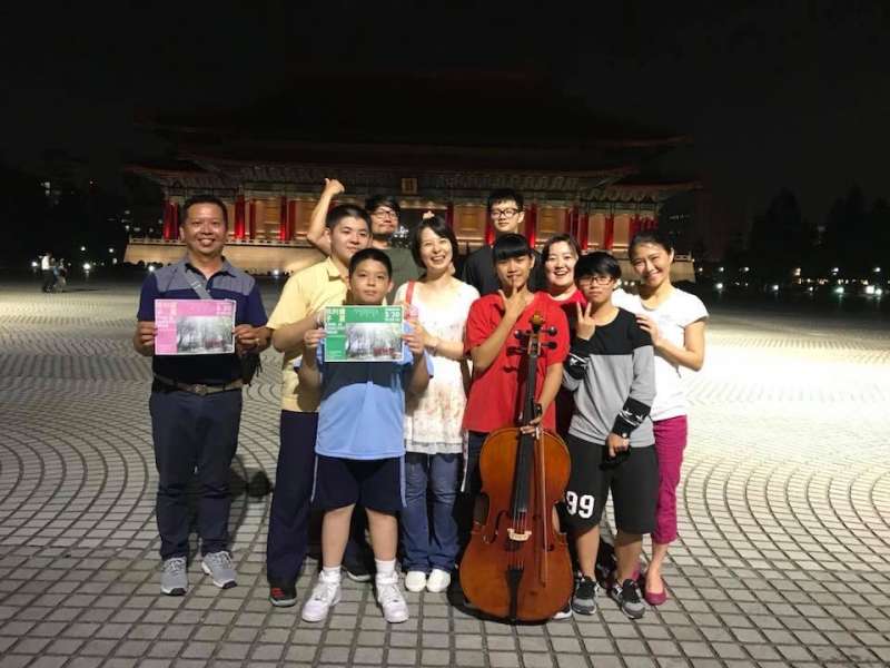 台北場音樂會票賣不出「老師上街發傳單」　偏鄉孩子哭：沒人來看怎麼辦？
