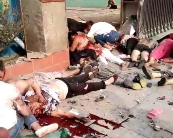 中國幼稚園在下課時間突然發生大爆炸，現場父母從屍體堆找生還孩子的畫面讓人不忍直視！
