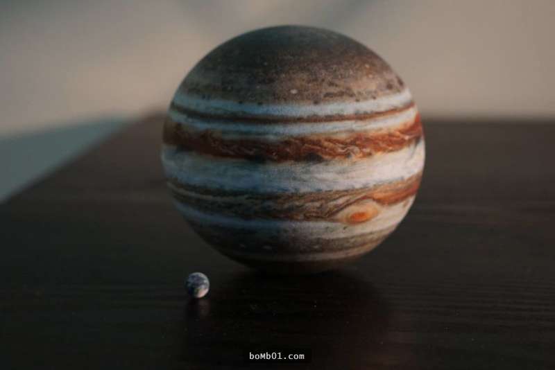 實現大家「把整個太陽系擺在桌子」的願望　精緻的3D列印星球放在手上質感超棒