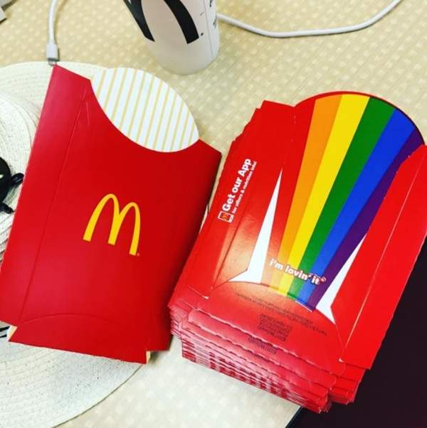 麥當勞在同志驕傲月以實際行動力挺到底，推出「限量版彩虹薯盒」宣揚所有人的愛都是愛！