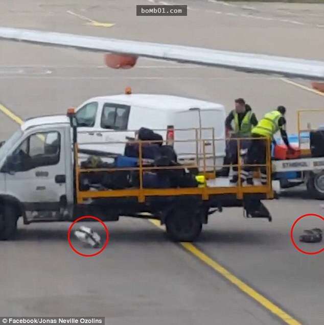 倫敦機場工作人員堆行李「使出洪荒之力」，這段可惡影片就是行李會憑空消失的原因！