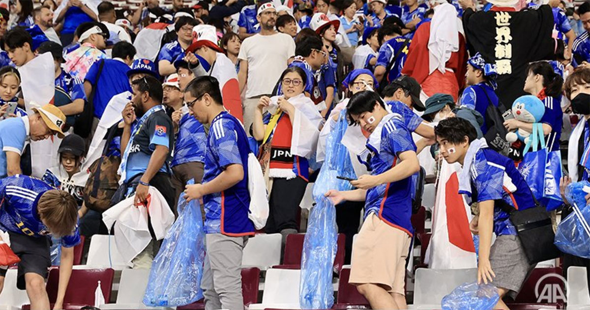 爆冷贏德國！日本球迷賽後「先不狂歡」反清理看台垃圾　網讚：比賽和禮貌都贏了