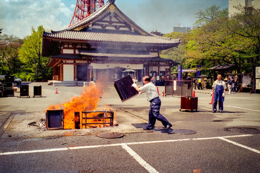 街拍那些日本生活的「微妙時刻」　攝影師驗證：現實果然比小說更離奇
