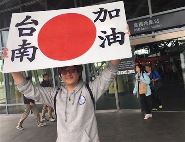 日男為了感謝「台灣對311地震的幫助」決定放棄國籍，他改當台灣人投入救災「用雙手保護更多人」！