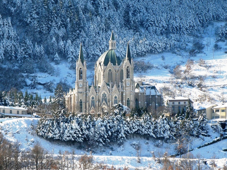 美到像是艾莎住的宮殿！　現實版「童話城堡」1世紀才完成建築經典