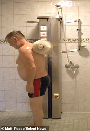 懶人夢想的「自動洗澡機」問世了！　10分鐘從頭按摩到腳售價公開