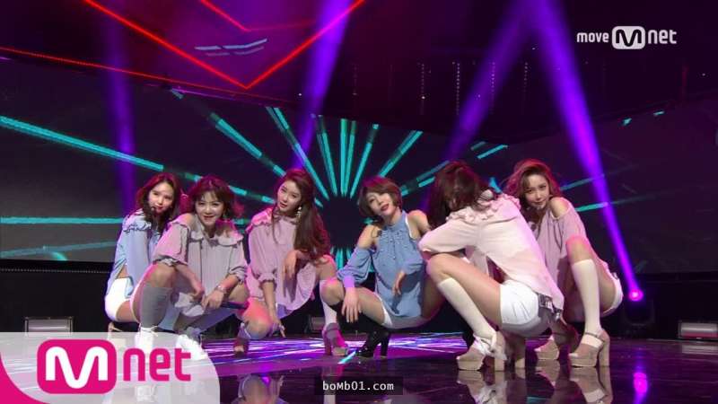 韓國女團在電視節目再有尺度超狂的熱舞演出，「開腿掀上衣」讓全國觀眾看傻了眼！