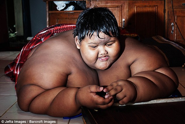 他在11歲就胖到190KG身體變化讓全世界都驚呆，如今靠「這招」1個月內就狂減掉31KG！