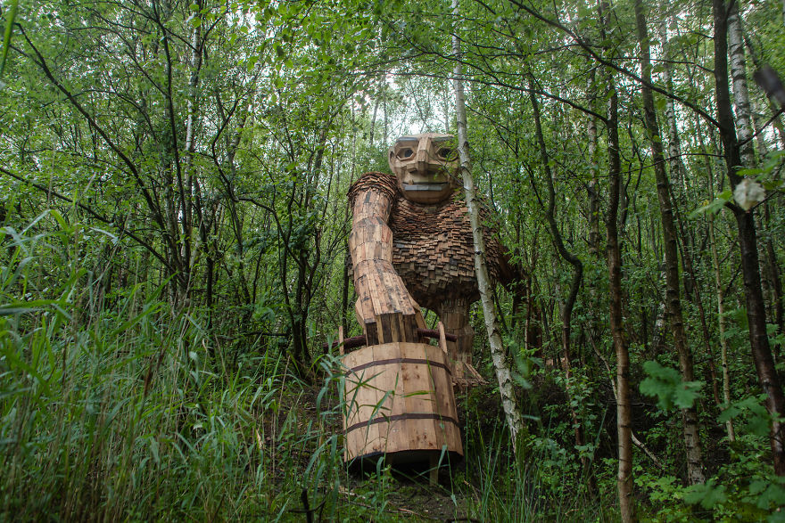 童年夢想成真！　男子在森林「藏7個巨人」：他們很擔心地球