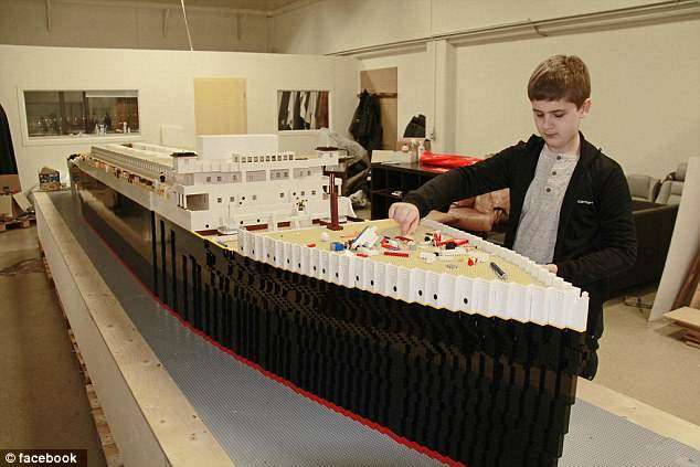 10歲自閉症男孩打造出「全球最大鐵達尼號樂高模型」　博物館也邀他參展