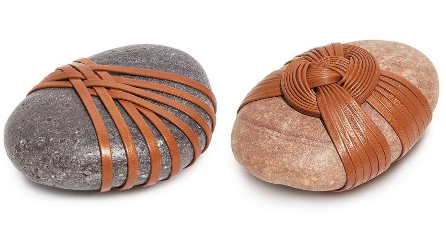 國際名牌Loewe新品「手編皮革包石頭」　一顆要價1萬2網錯愕：有什麼用？