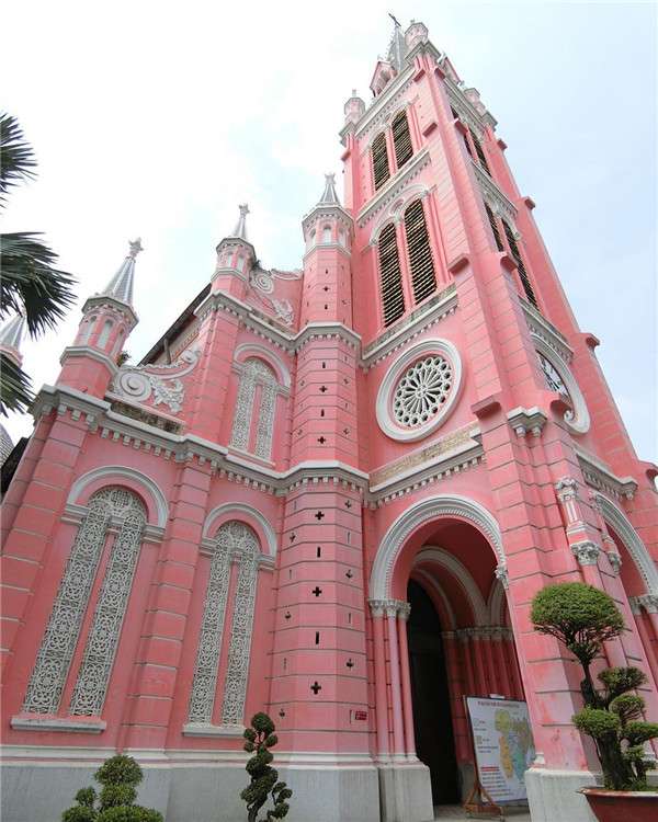 越南3天2夜快閃之旅！　不含機票4000元有找　一個粉紅教堂可以讓IG吸讚