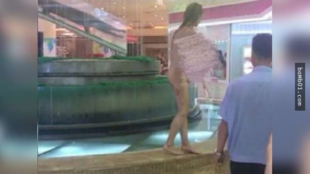 這名年輕女子脫光光全裸走進商場已讓大家傻眼，誰也沒料到下一秒她還會做出更奇葩的行為…