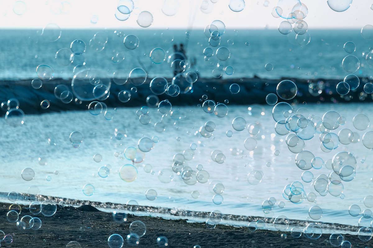 日攝影師拍下超唯美「海邊吹泡泡畫面」　網讚：已設成手機桌布