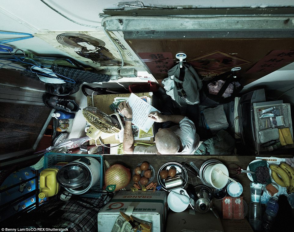 24張「香港人已經習以為常、外國人嚇到臉歪」的「棺材房」實拍照片！