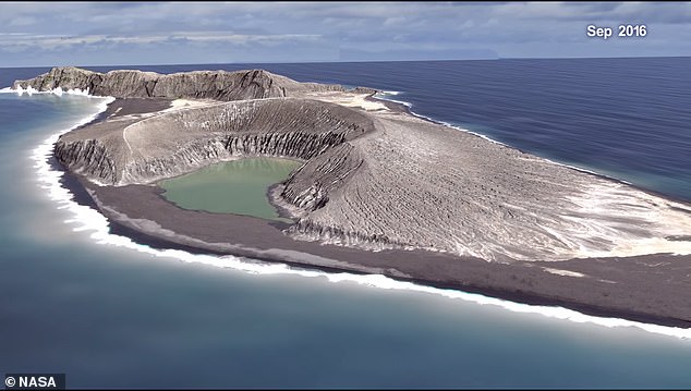 太平洋迸出「地圖上從不存在」的小島　科學家登陸以為來到古代火星