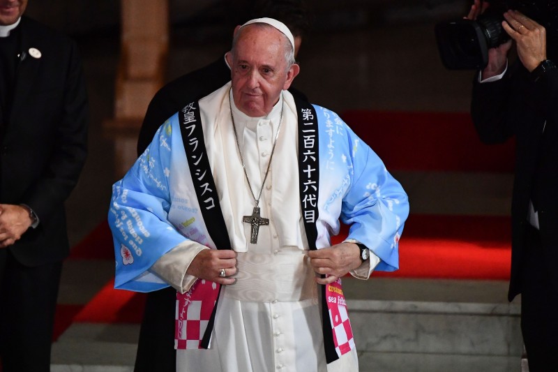 教宗訪日穿上「第二百六十六代目」法被　很滿意「動漫風形象」還比讚