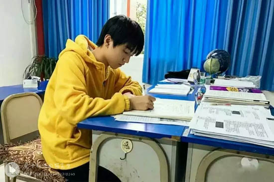 王俊凱只用2個月時間就學完「3年知識」，粉絲看了曝光的高考成績都驚呆了！