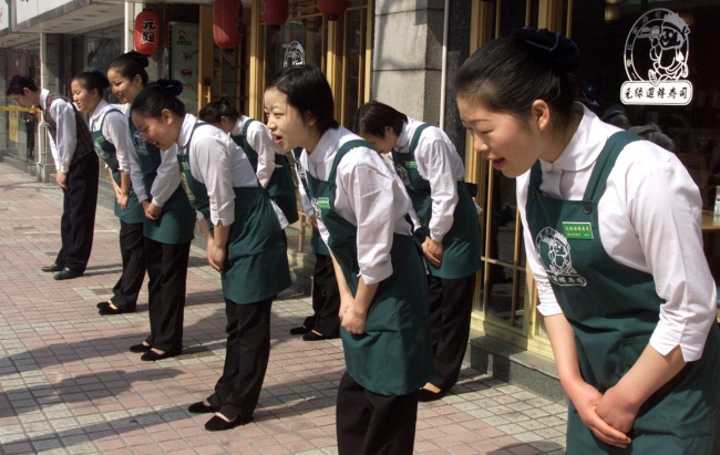 會被逼瘋！11個「外國人就算學100年還是會犯錯」的日本超龜毛禮儀！